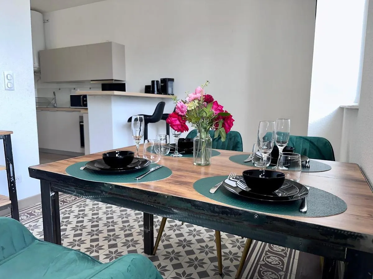 Parenthese Roanne Pierre Depierre Apartment
