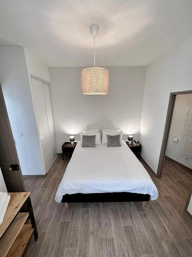 Parenthese Roanne Pierre Depierre Apartment