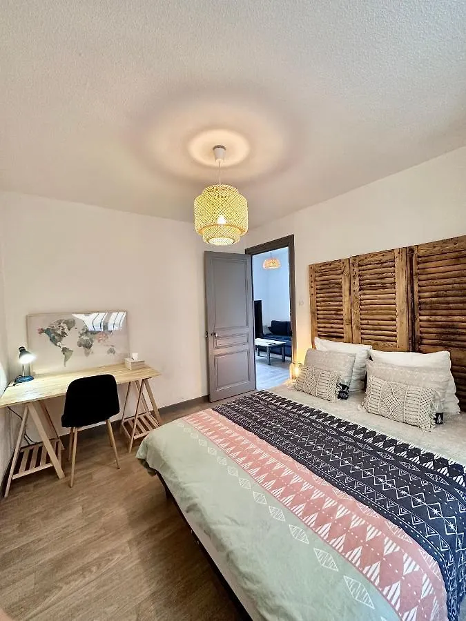 Parenthese Roanne Pierre Depierre Apartment