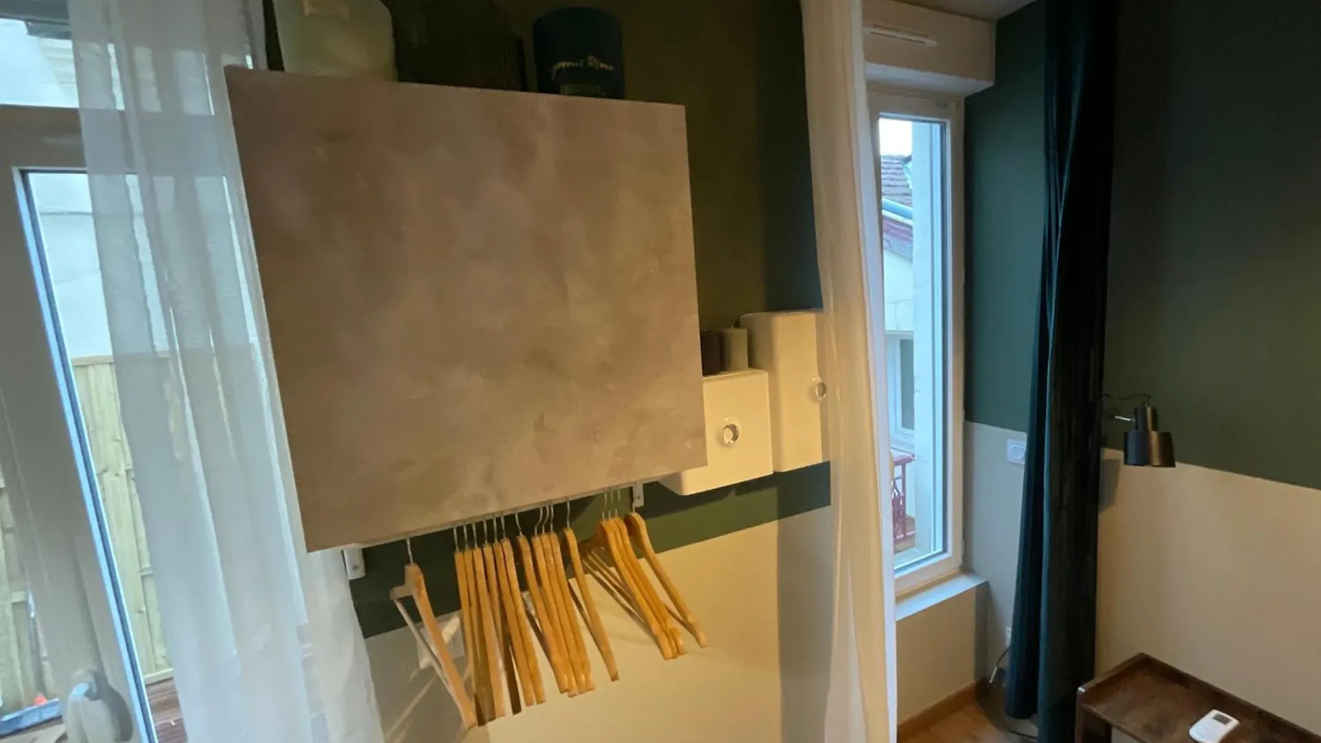 Parenthese Roanne Pierre Depierre Apartment